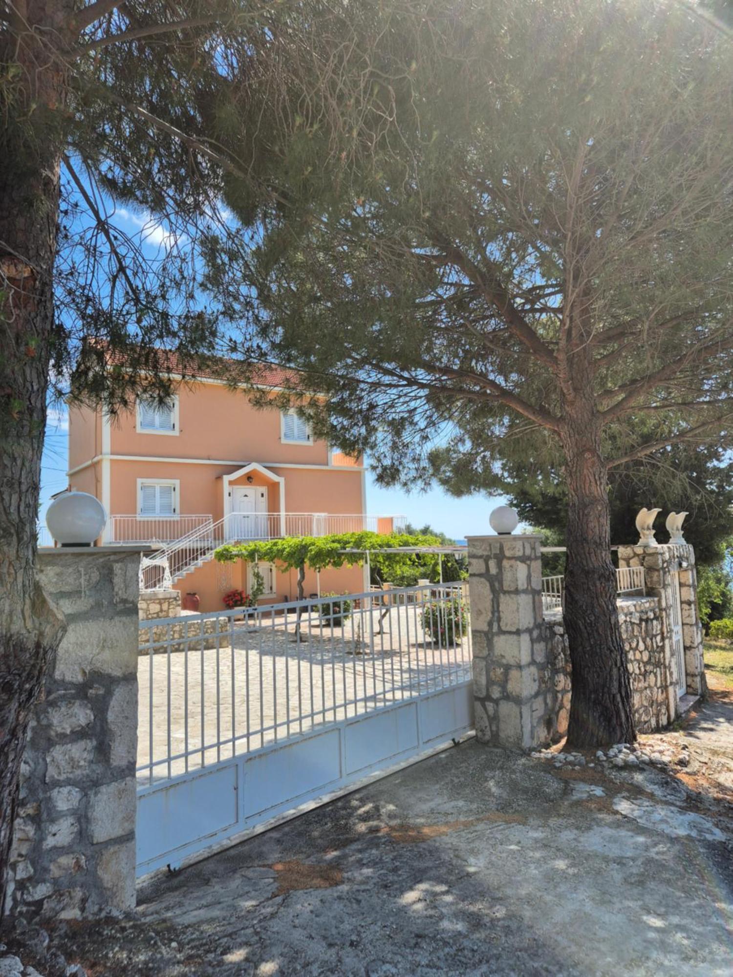 Marina House Appartement Fársa